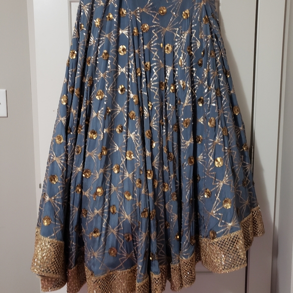 Indian lehnga - Picture 2 of 6